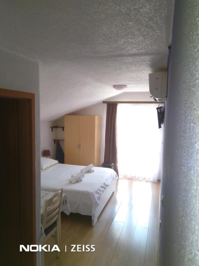 Apartments Mihovil Omis Exterior photo